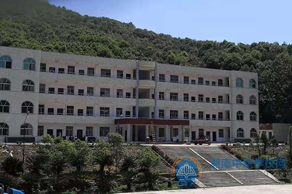 
岳陽市新青年職業技術學校教學樓