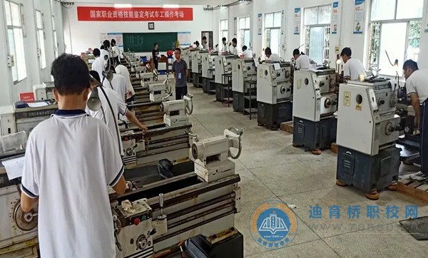 臨澧縣職業(yè)中專學(xué)校舉行國(guó)家職業(yè)技能鑒定考試