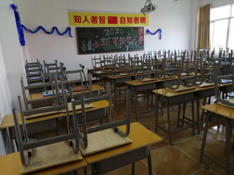 湖南中德交通技工學校學生科組織所有班級對教學樓、宿舍等學生學習、生活區域進行衛生大掃除